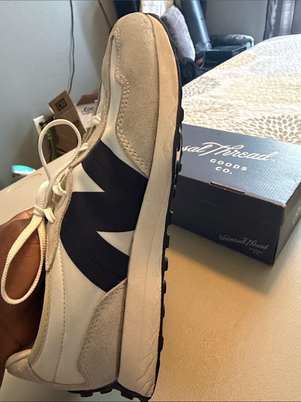 Big Boys New Balance White, Light Gray & Black Retro Runner Sneakers size 7 - Picture 6 of 9